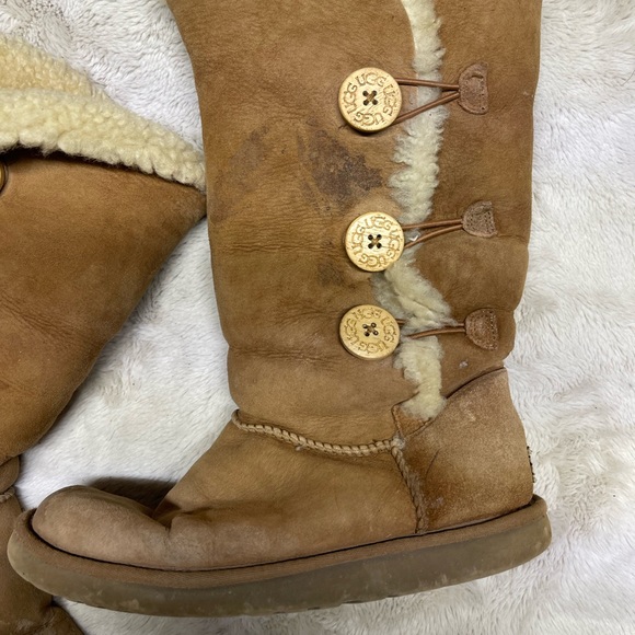 UGG Boots Triple Button Chestnut - Picture 2 of 7
